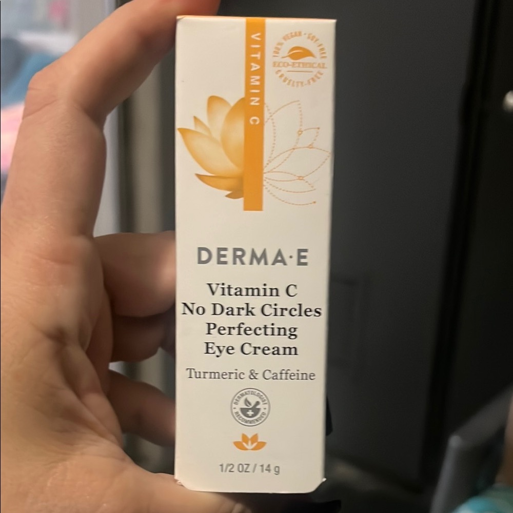 Vitamin C Eye Cream - White and Orange
